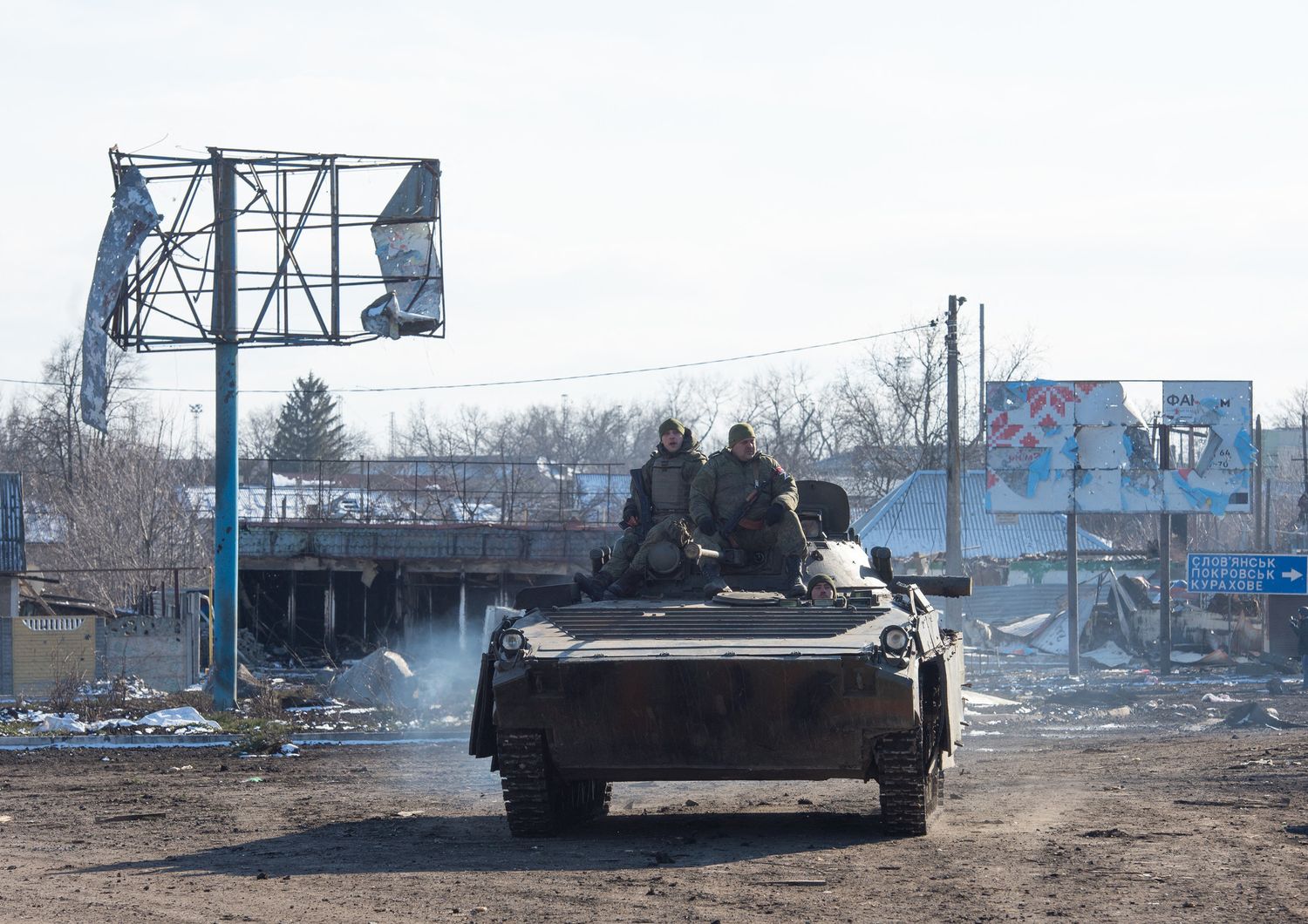 Un blindato delle forze separatiste filo-russe in Ucraina