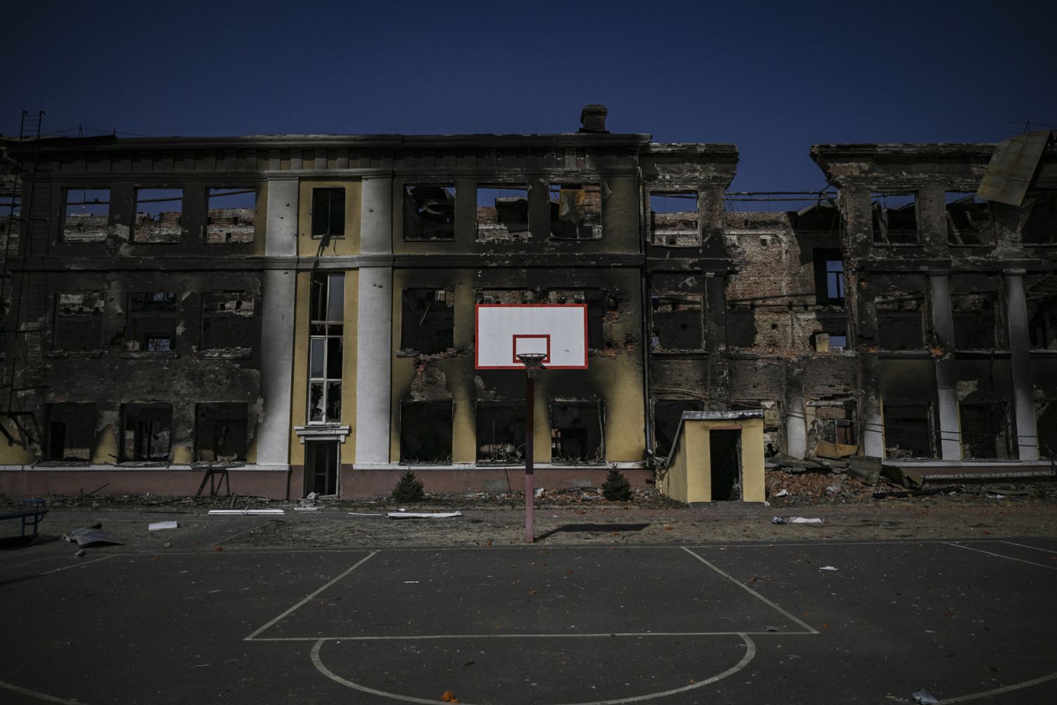 Un palazzo bombardato a Kharkiv