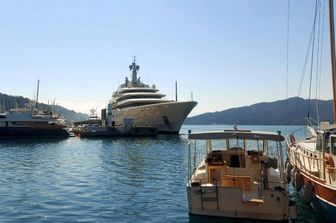 Lo yacht dell'oligarca russo Roman Abramovich ormeggiato in Turchia