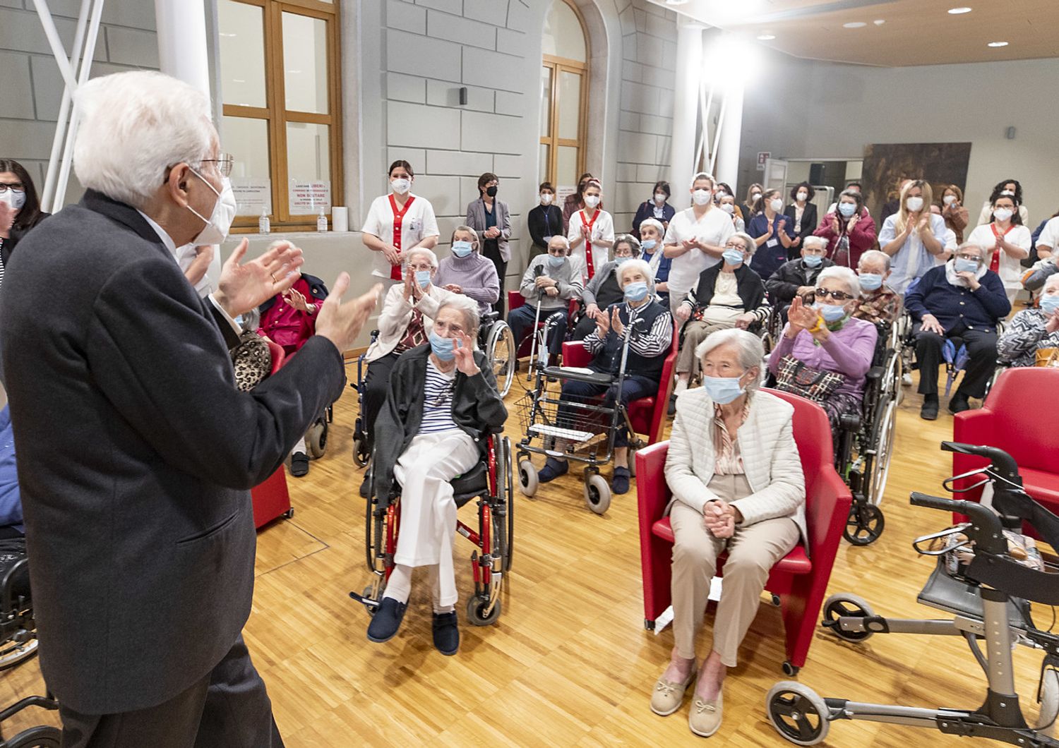 Il presidente Sergio Mattarella in visita agli anziani dell'Itis di Trieste