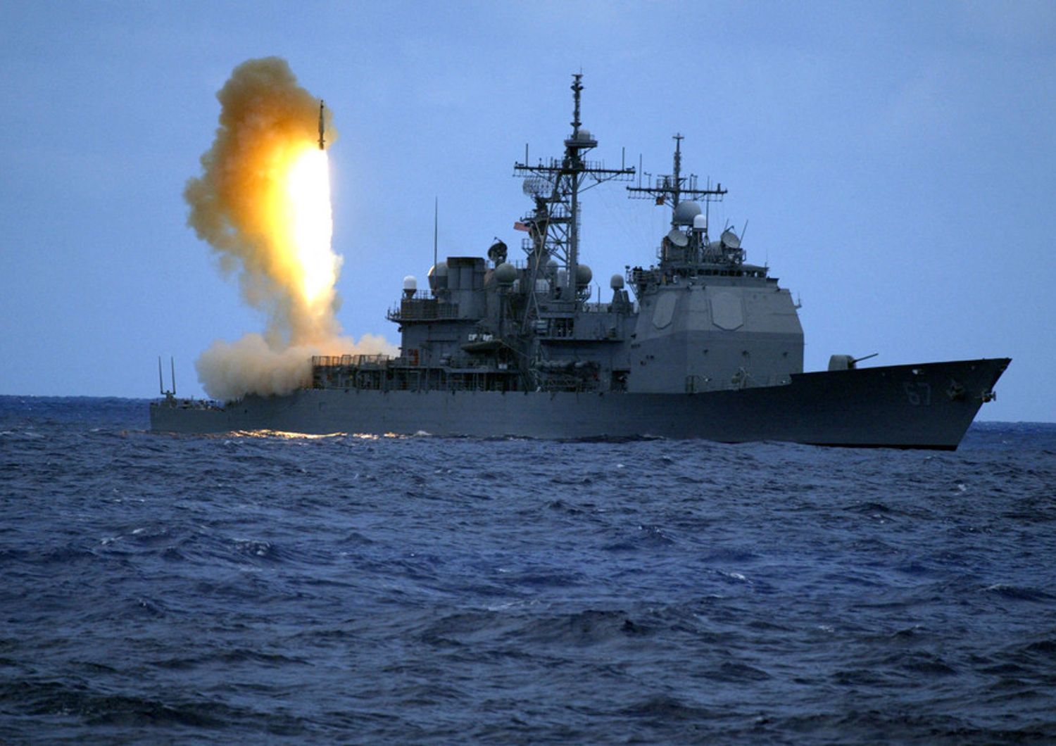 Un missile intercettore SM-3 sparato da una nave