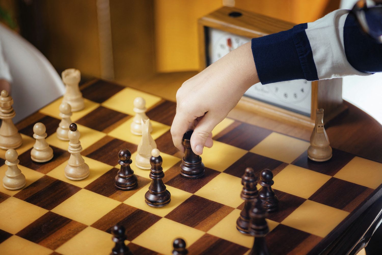 Partita di scacchi tra ragazzi