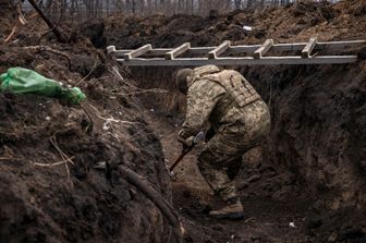 Soldato in trincea nel Donbass&nbsp;