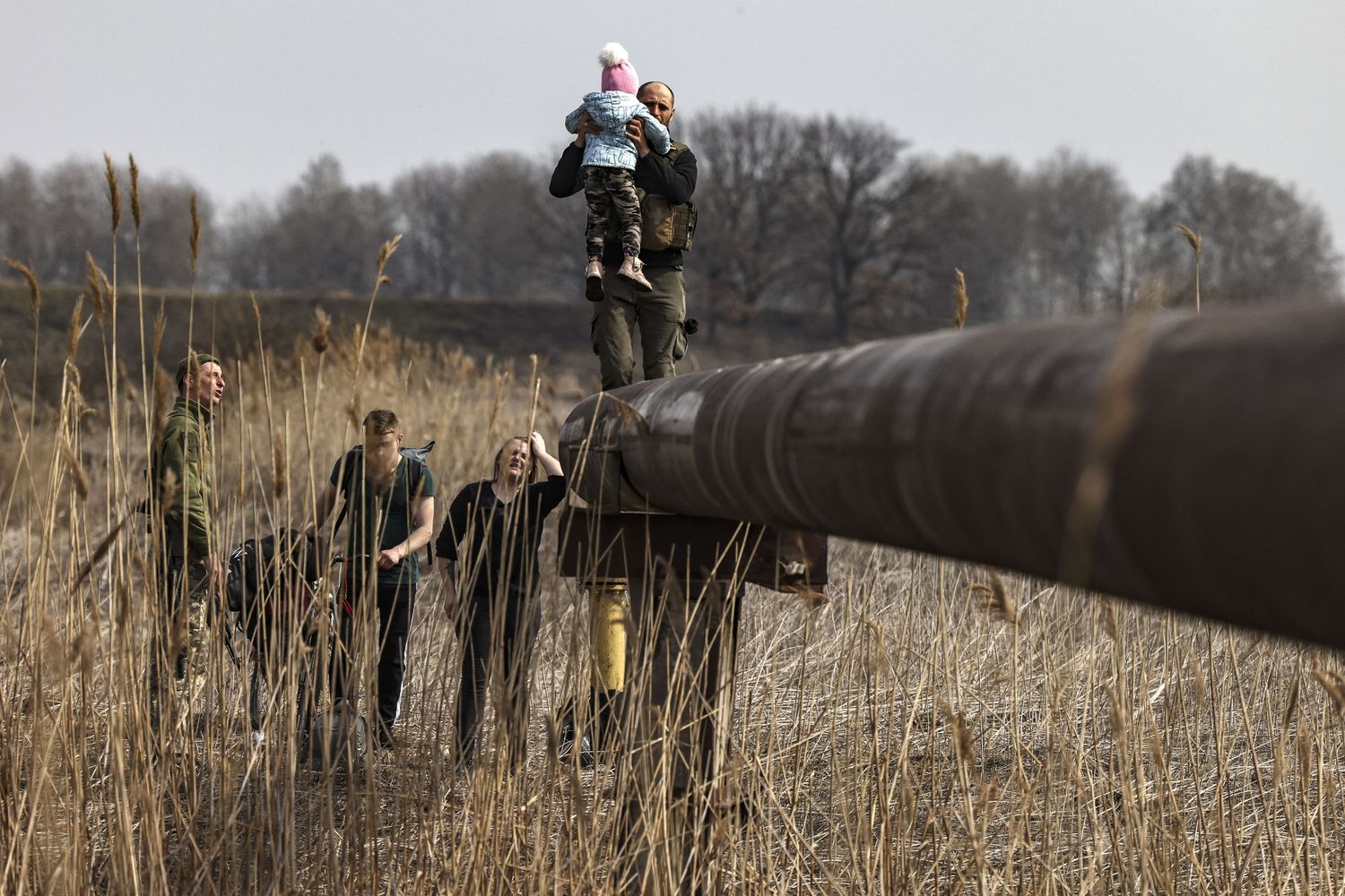 Impianto del gas in Ucraina, tra soldati e civili