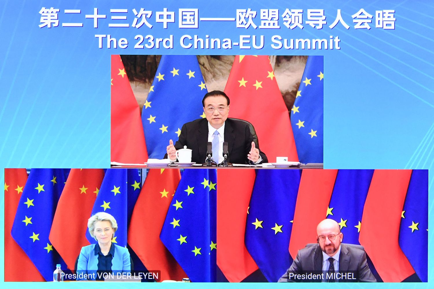 Il videocollegamento tra il premier cinese Li Keqiang holds e Ursula von der Leyen e Charles Michel &nbsp;
