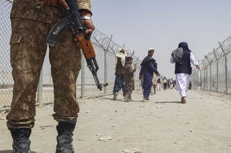 Afghanistan talebani liberano operatore umanitario Usa
