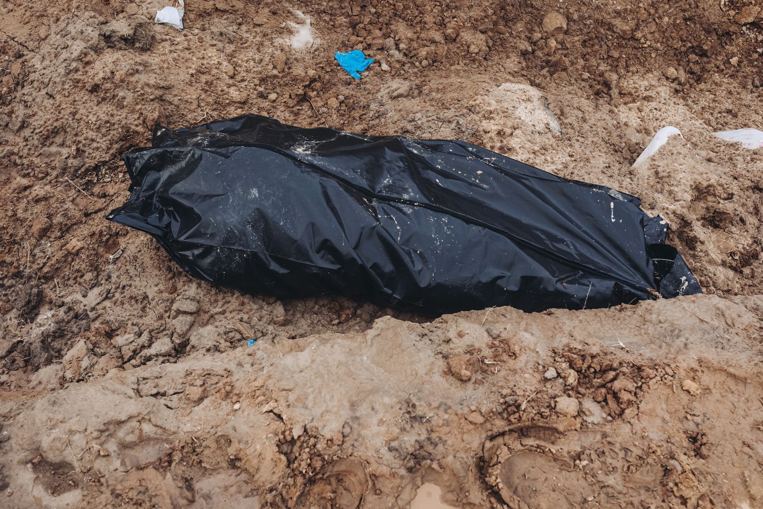 Corpi seppelliti a Bucha, Ucraina