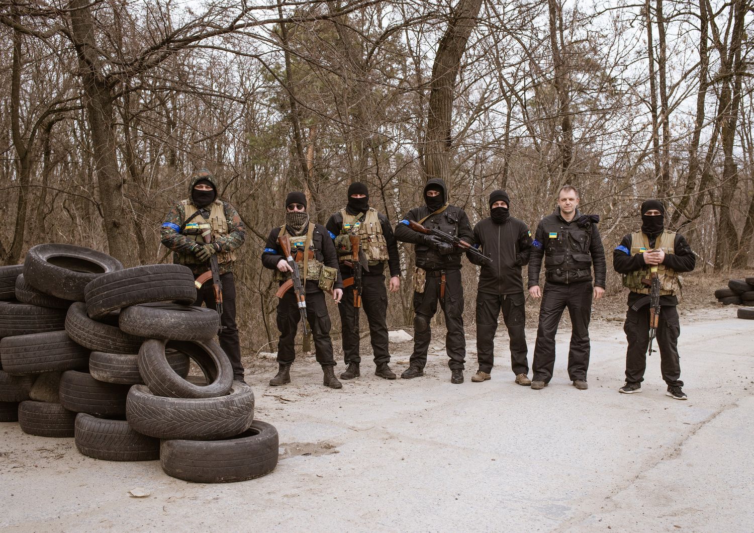 Civili ucraini combattono per Vyshhorod