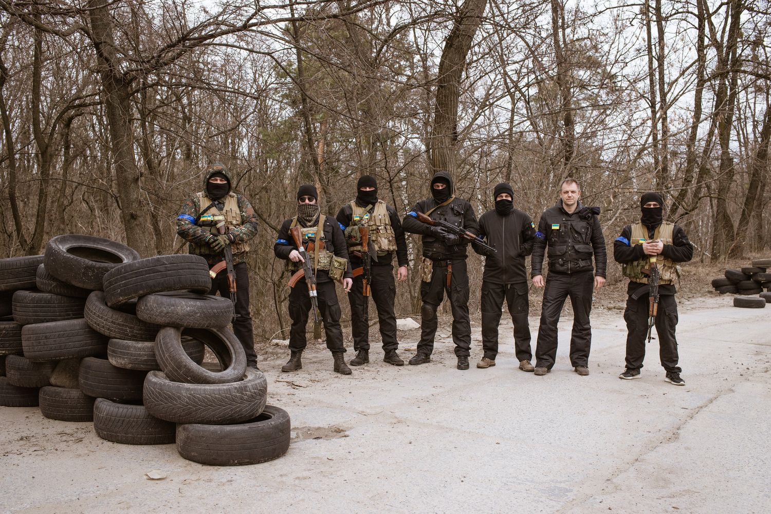 Civili ucraini combattono per Vyshhorod