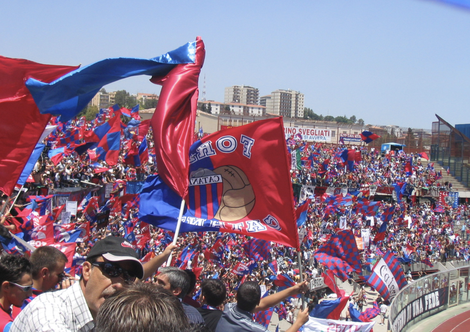 La curva dello Stadio Massimino, 2006