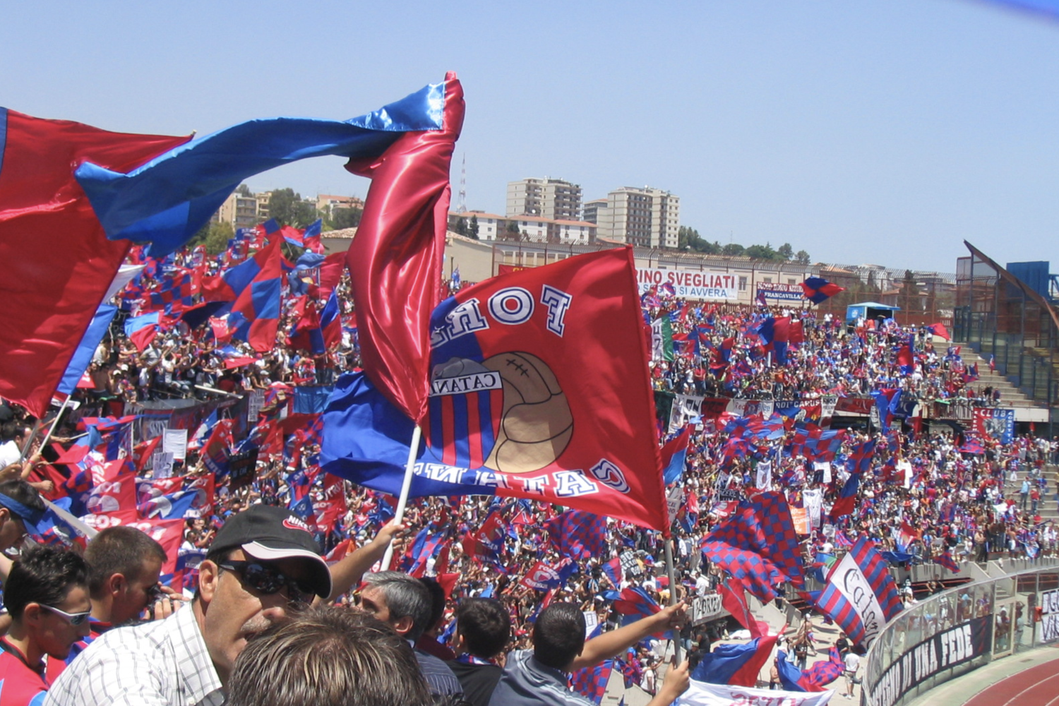La curva dello Stadio Massimino, 2006