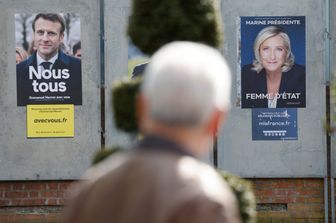 I manifesti di Emmanuel Macron e Marine Le Pen&nbsp;
