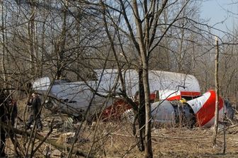 I rottami dell'aereo presidenziale polacco precipitato a Smolensk