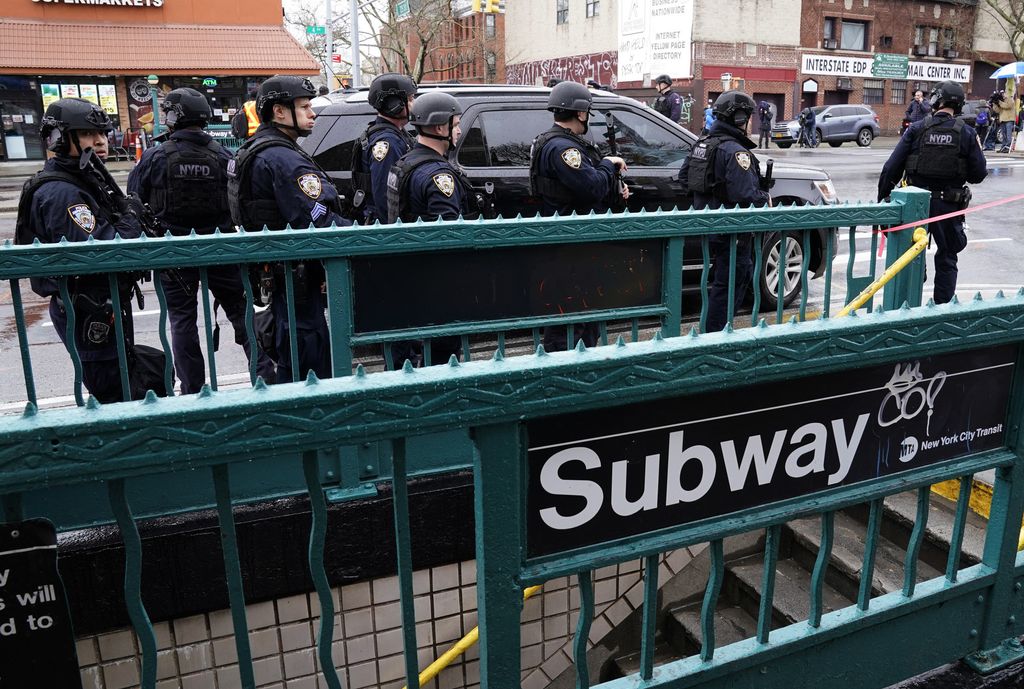 Polizia alla stazione metropolitana di Brooklyn&nbsp;