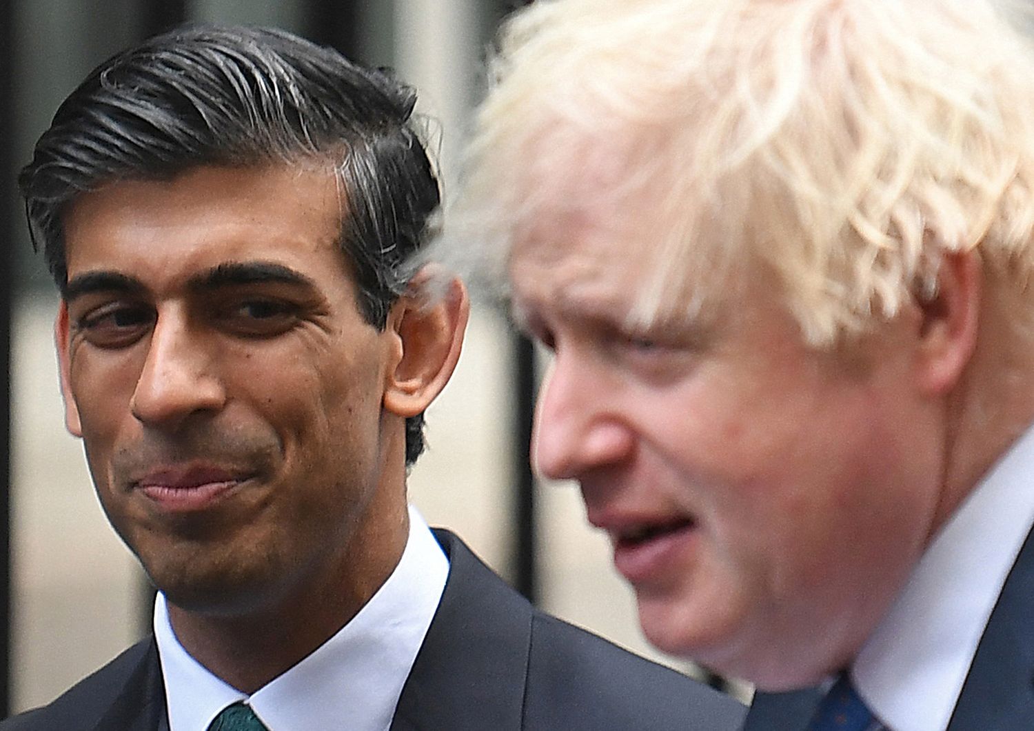 Il premier Boris Johnson con llo sfidante Rishi Sunak