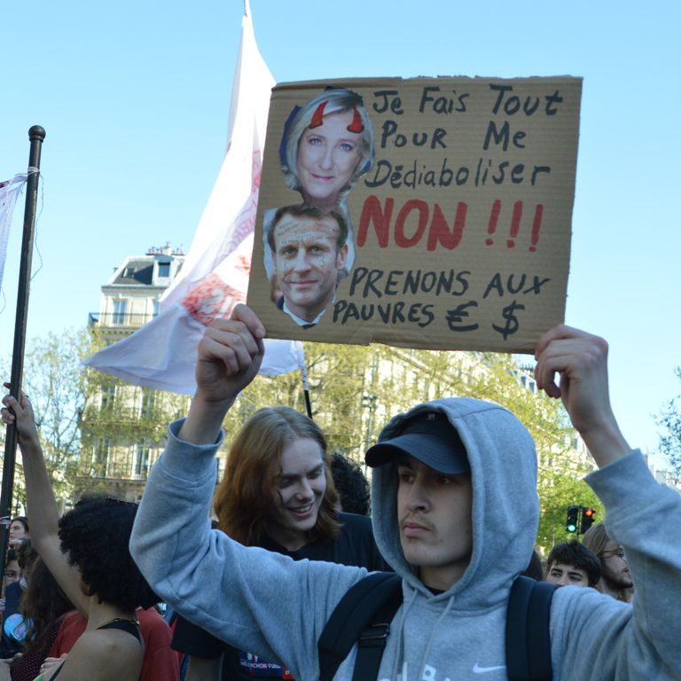 Proteste a Parigi prima del ballottaggio tra Macron e Le Pen