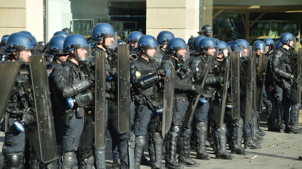 Polizia schierata a Parigi