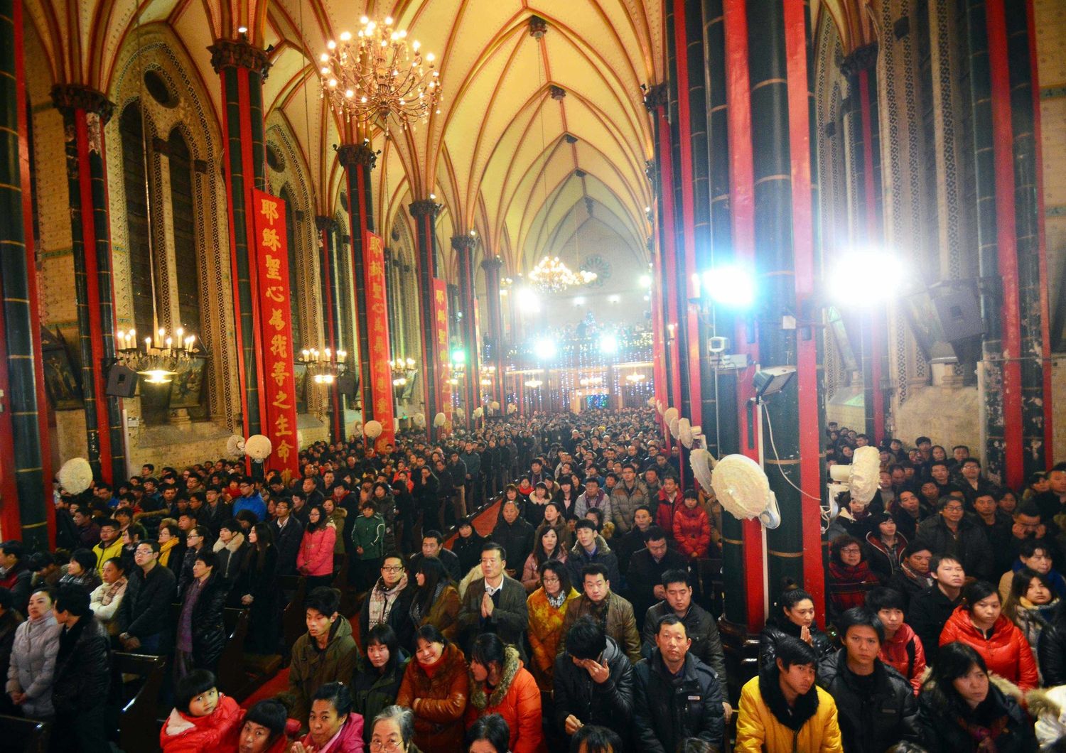 L'interno di una chiesa cattolica a Pechino