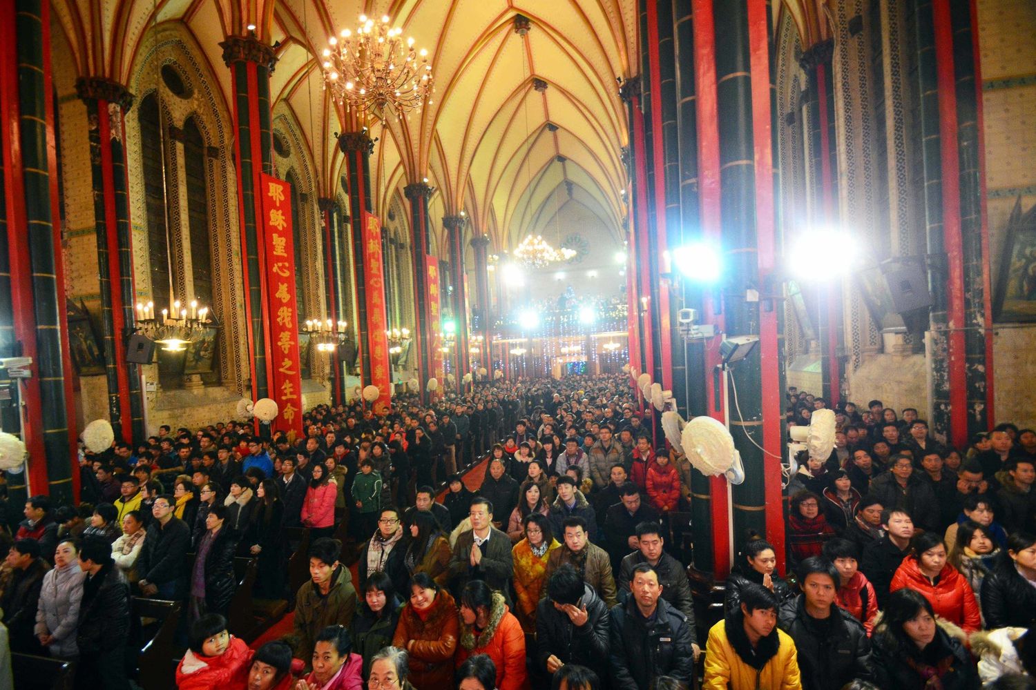 L'interno di una chiesa cattolica a Pechino