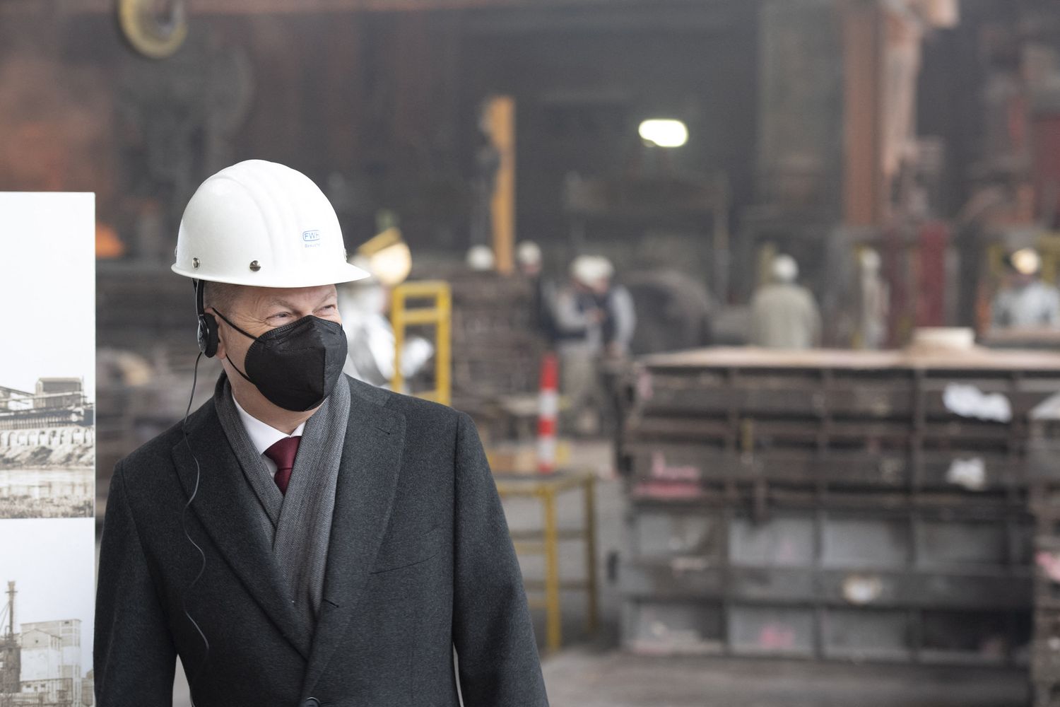 Il cancelliere, Olaf Scholz, in visita a un sito di produzione in Germania