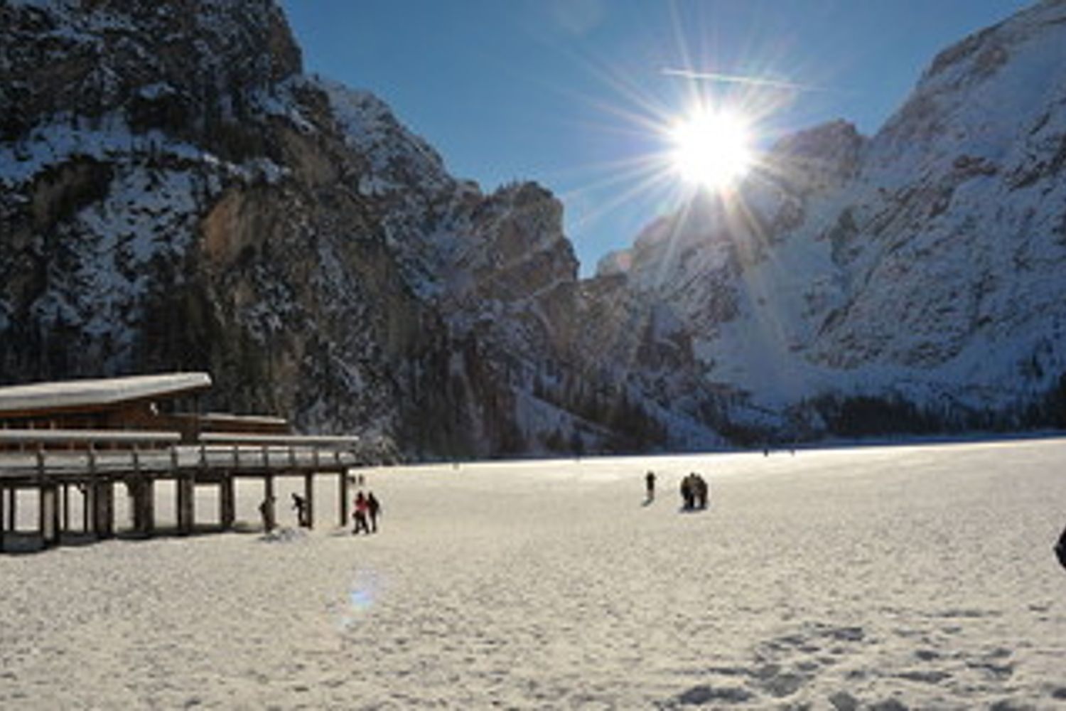 Il lago di Braies ghiacciato