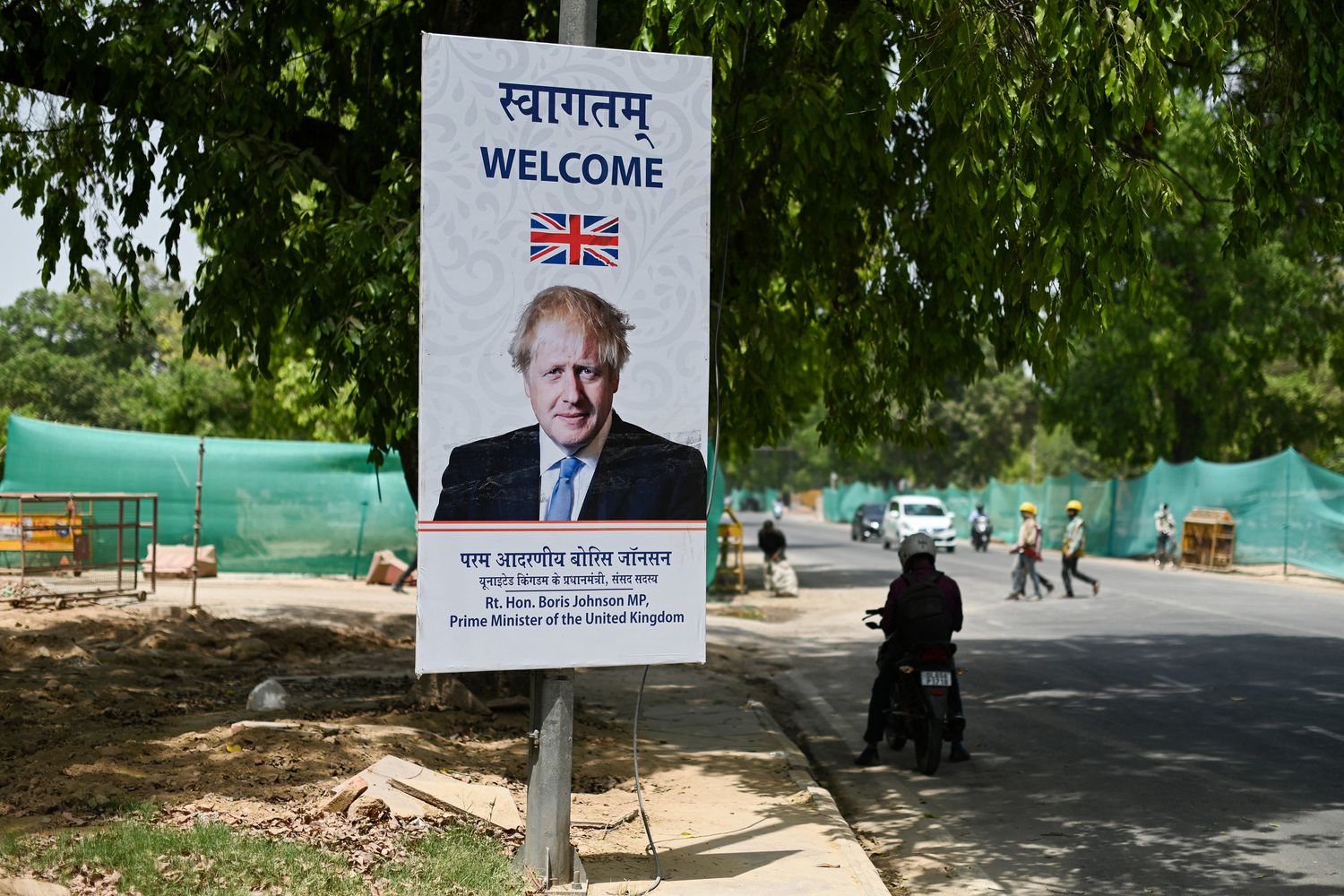 Un manifesto di benvenuto per Boris Johnson in India