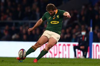 Frans Stein calcia con la nazionale sudafricana di rugby