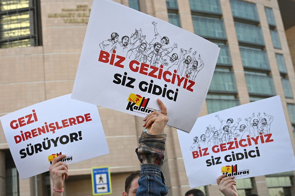 Proteste durante il processo per i fatti di Gezi Park a Istanbul