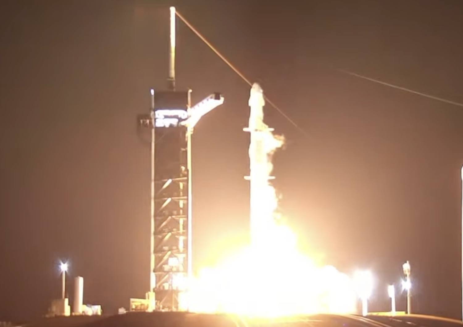 Il Falcon 9 decollato da Cape Canaveral con a bordo Samantha Cristoforetti