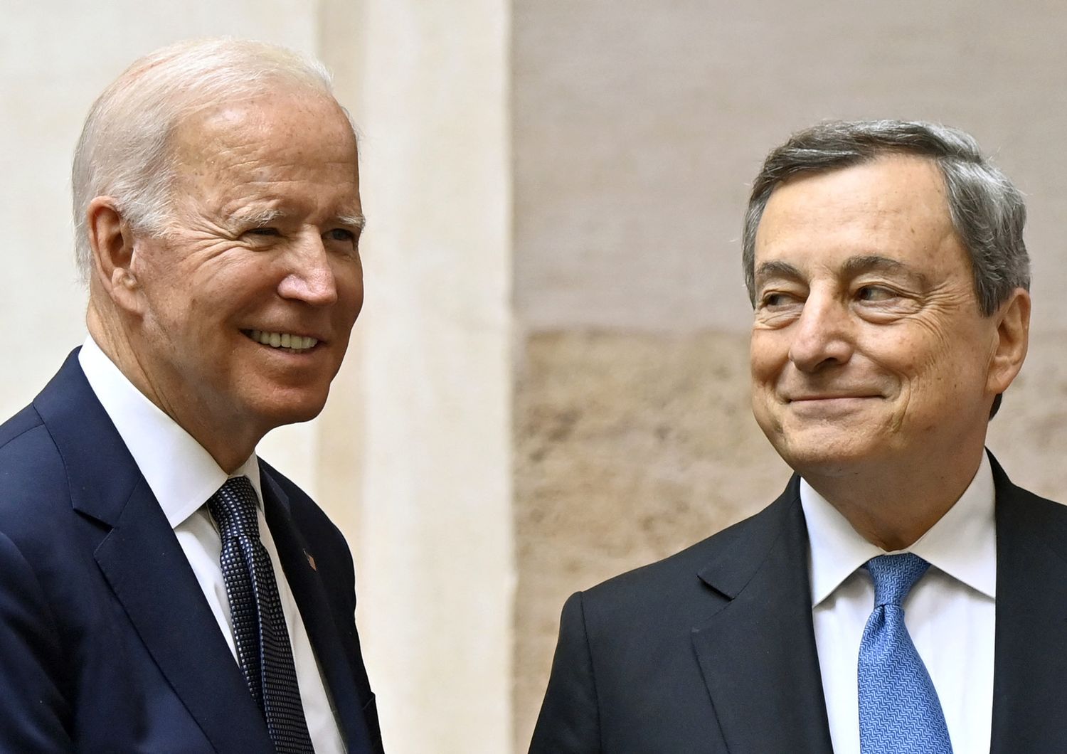 Draghi vola da Biden Mattarella modello Helsinki