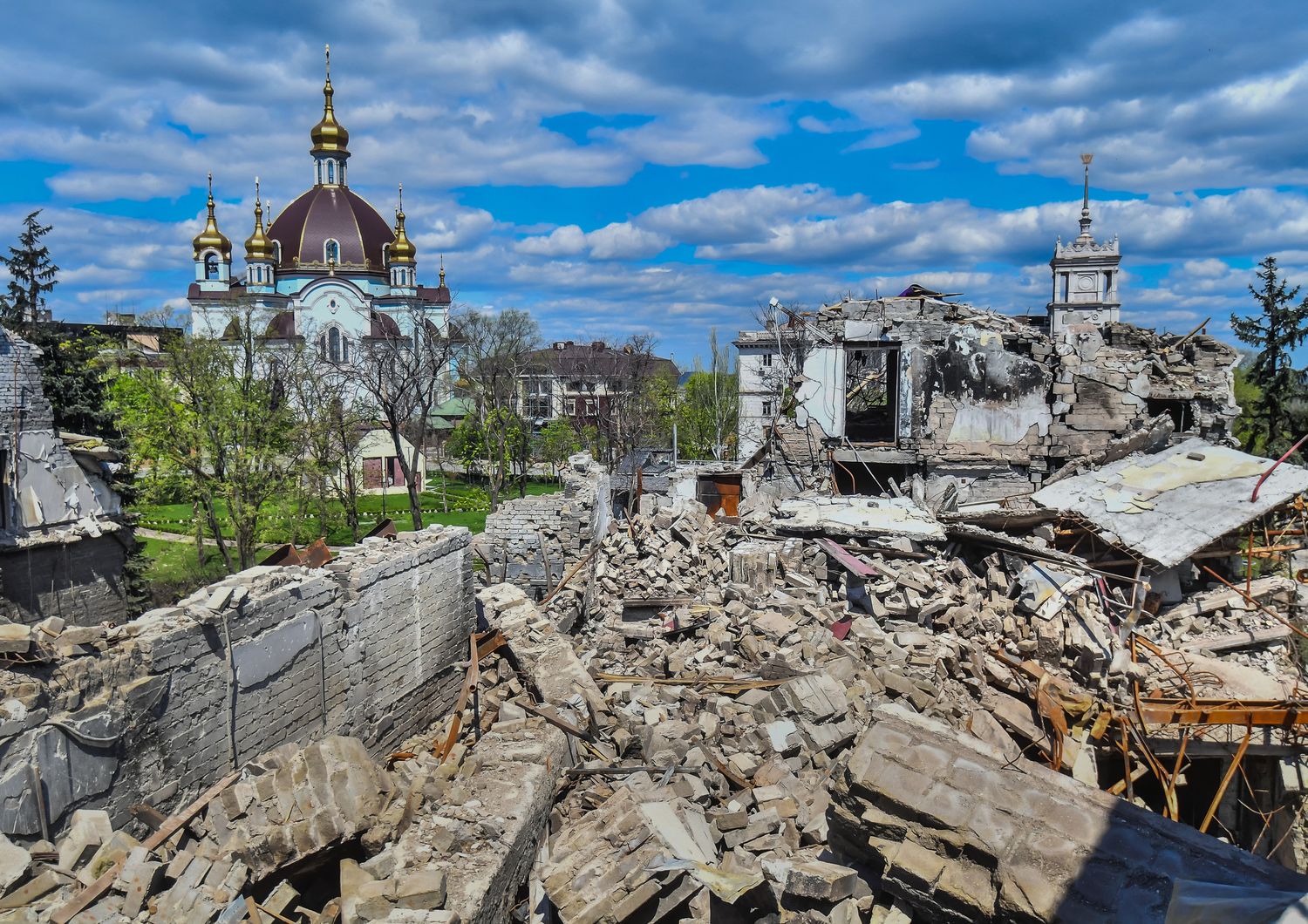 Mariupol dopo i bombardamenti