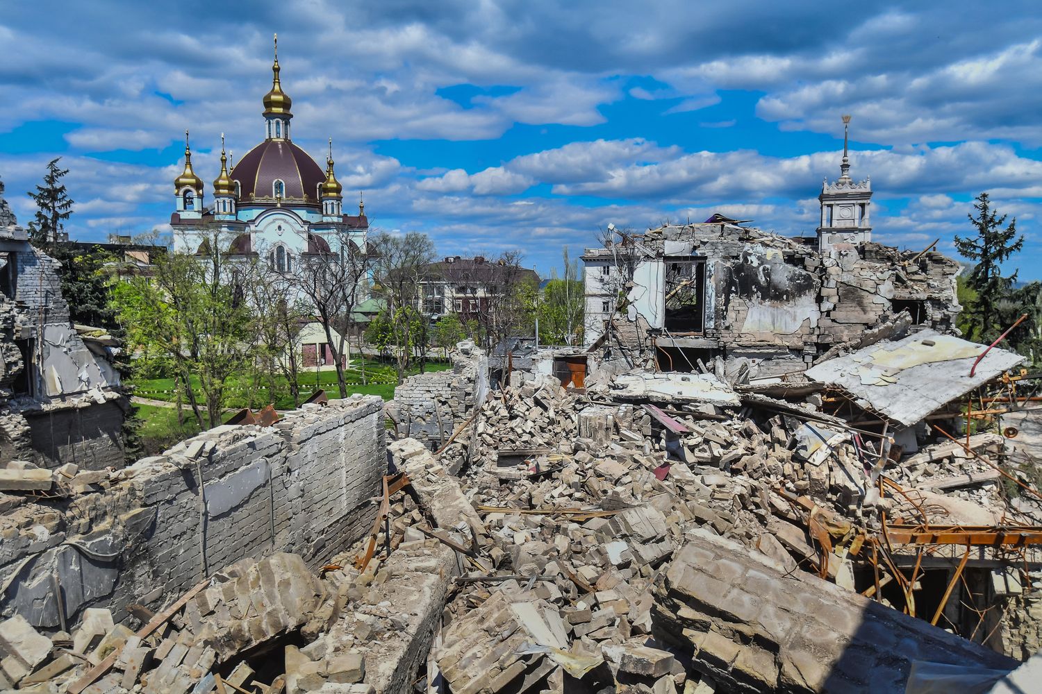 Mariupol dopo i bombardamenti