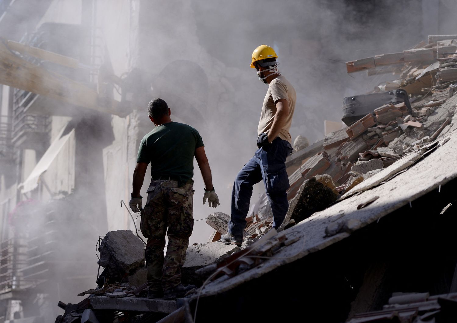 Volontari tra le macerie del terremoto di Amatrice