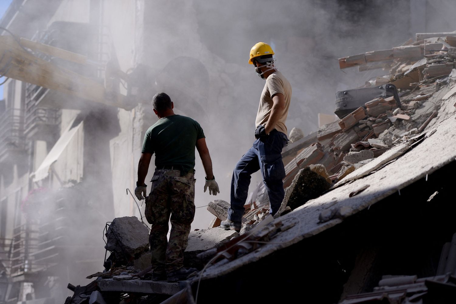 Volontari tra le macerie del terremoto di Amatrice