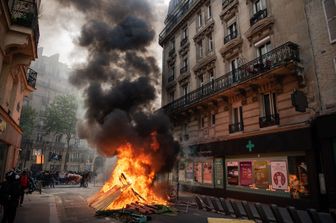 1 Maggio migliaia piazza Francia scontri corteo Parigi