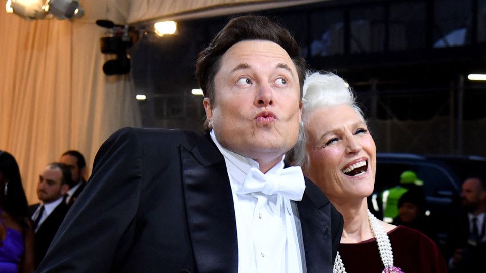 Elon Musk e sua madre Maye Musk