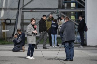 Una giornalista in collegamento dalla centrale di Zaporizhzhia&nbsp;