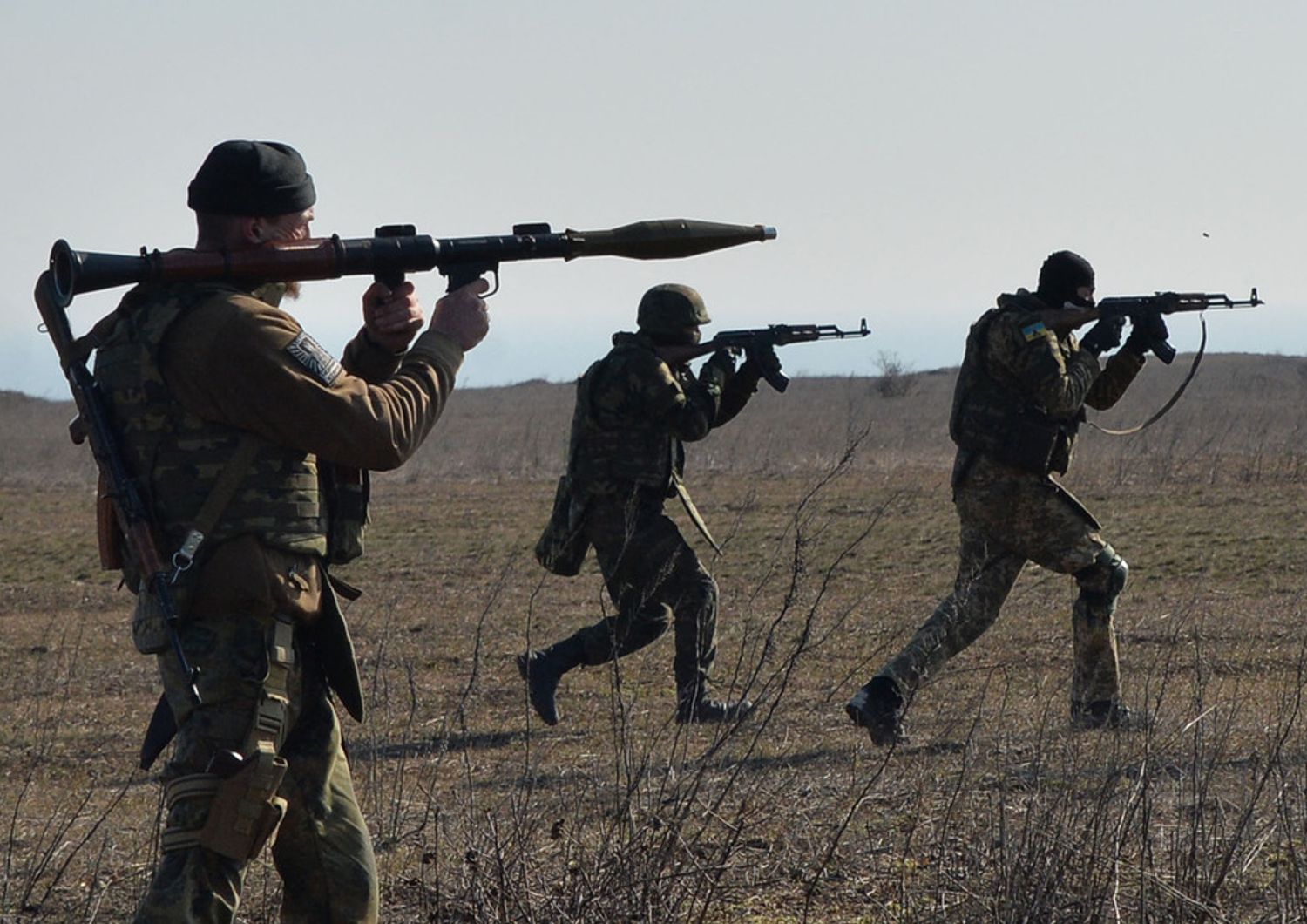 Soldati nei pressi di Mariupol