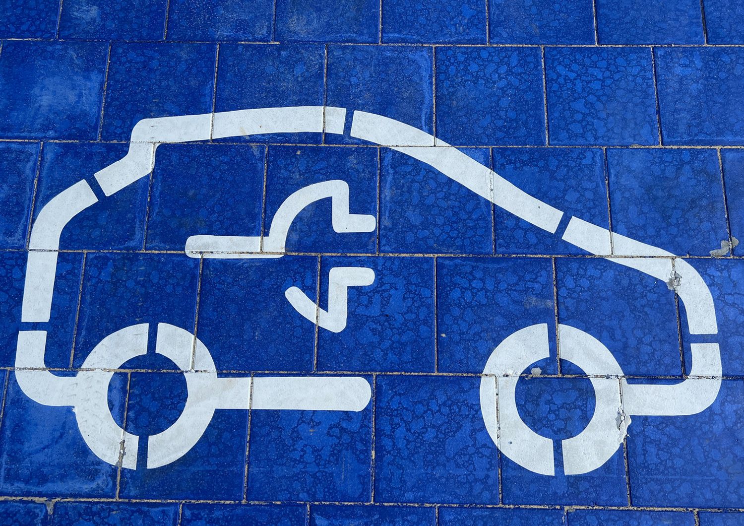 Auto elettriche vendite al 10% calo in Italia&nbsp;