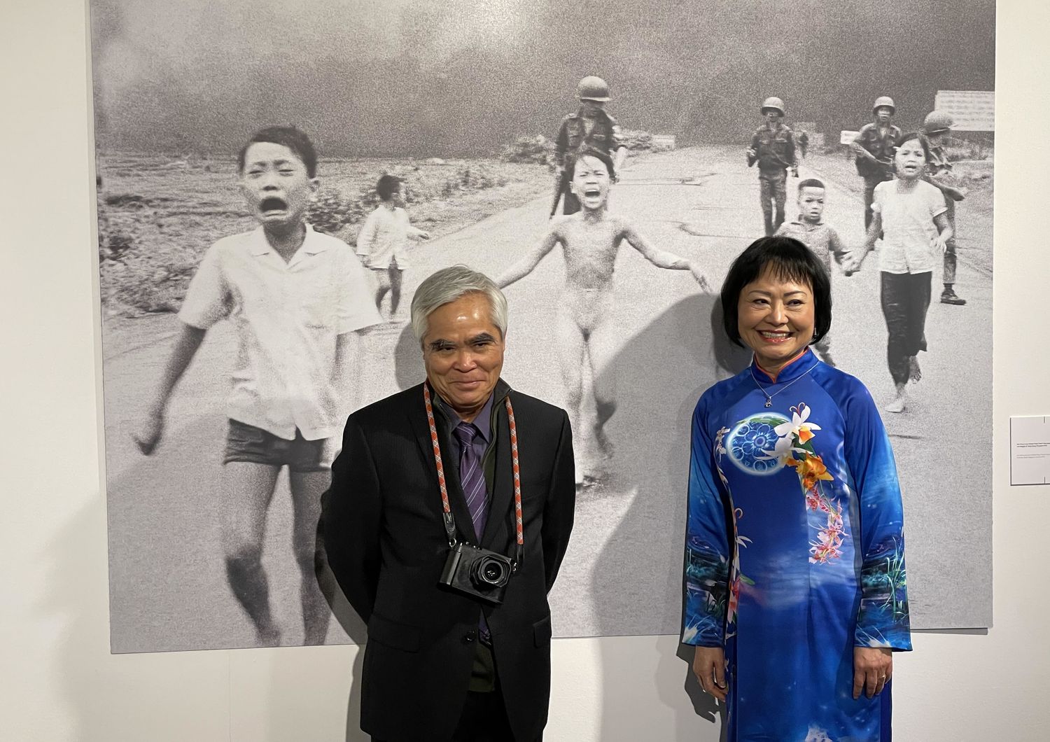 Nick Ut e Kim Phuc con dietro &quot;Napalm girl&quot;