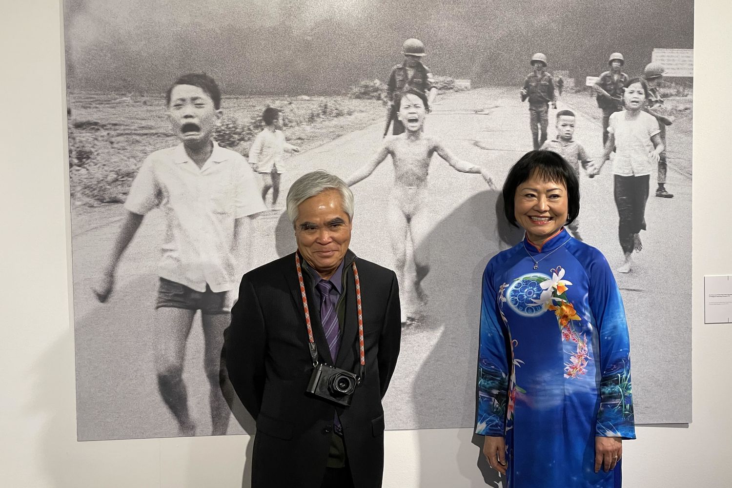 Nick Ut e Kim Phuc con dietro &quot;Napalm girl&quot;