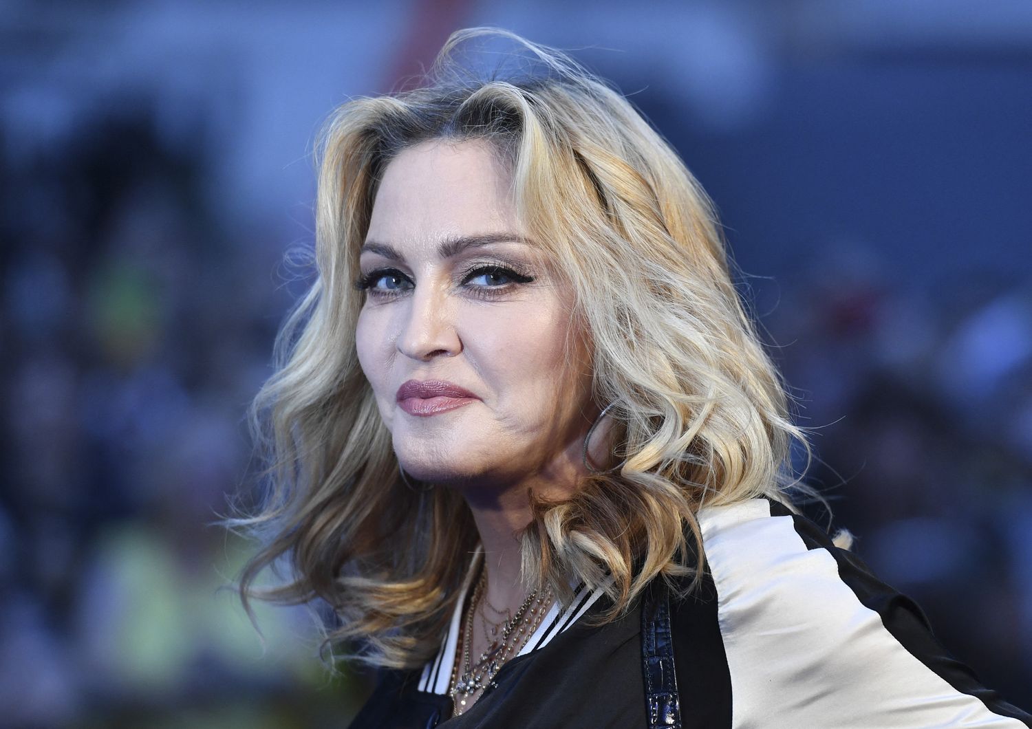 madonna chiede incontro al papa