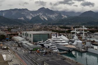Il superyacht Scheherazade ormeggiato a Marina di Carrara