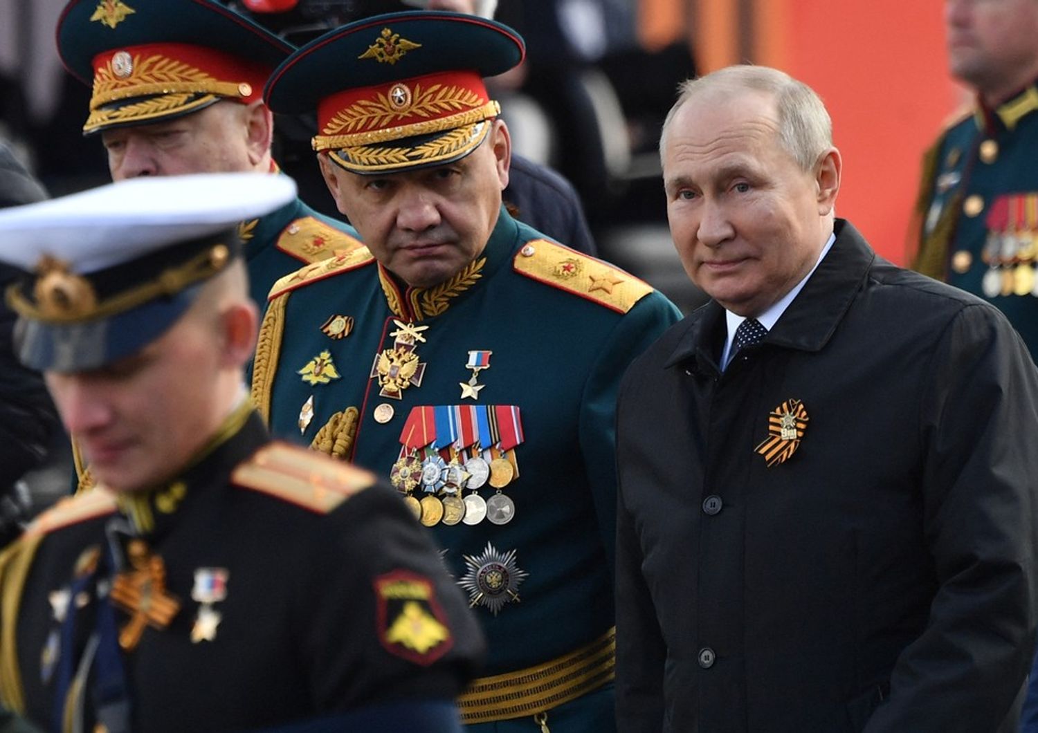 Il presidente Vladimir Putin e il ministro della Difesa russo Sergei Shoigu&nbsp;