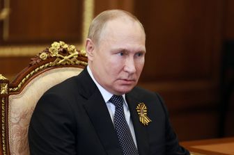 Il presidente russo Vladimir Putin indossa una cravatta di Marinella
