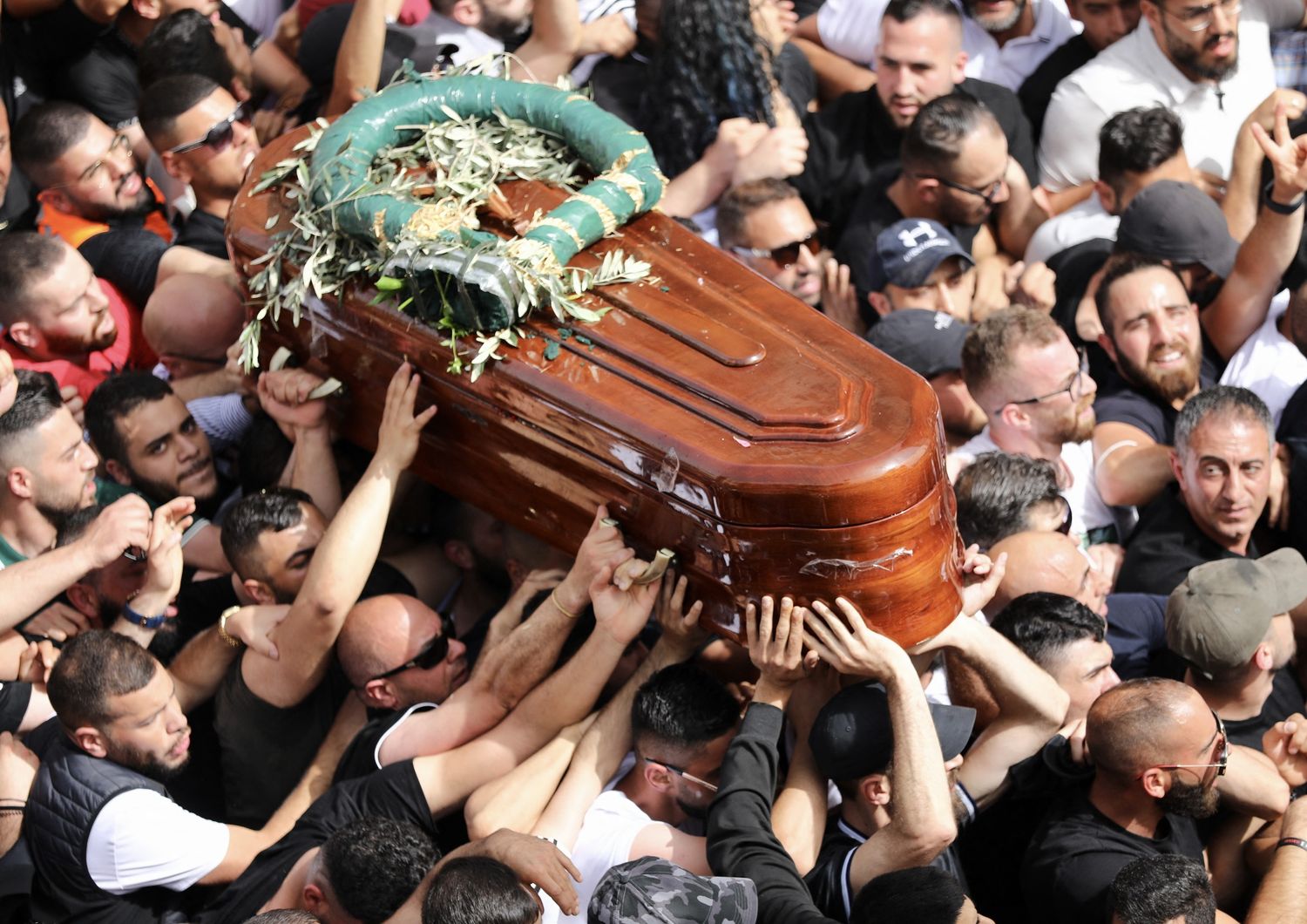 Cisgiordania migliaia funerale giornalista uccisa