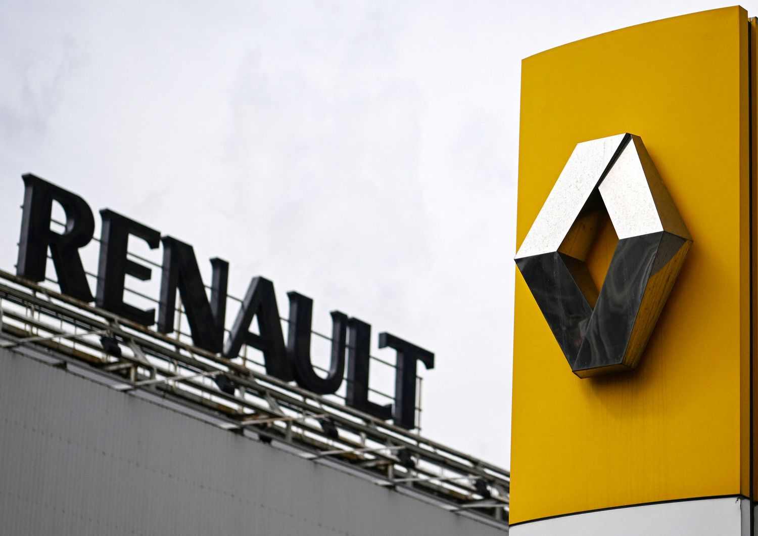 Russia nazionalizzato fabbriche Renault