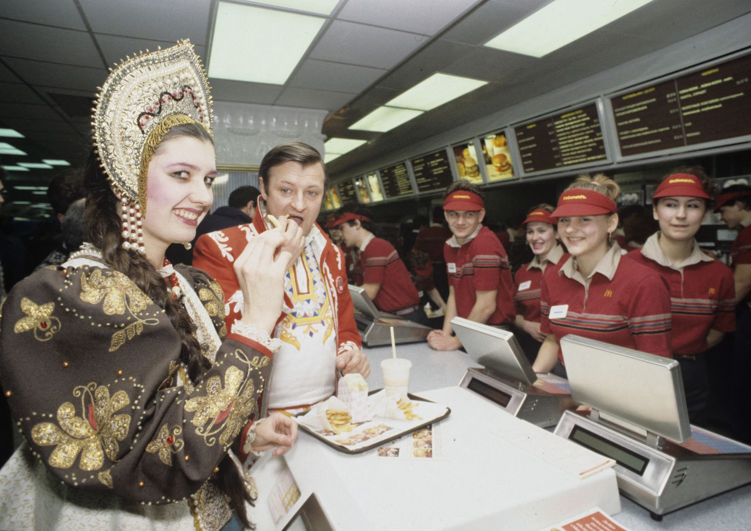 L'inaugurazione del primo McDonald's in Russia il 1 gennaio 1990