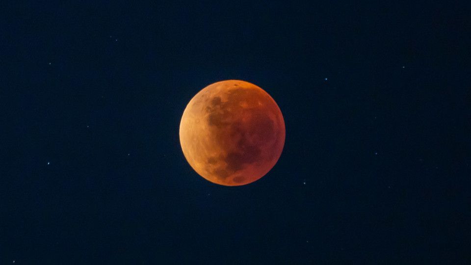 La Luna Rossa nel cielo di San Paolo, Brasile