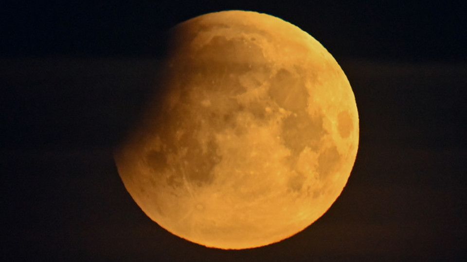 La Luna Rossa, nelle sue fasi iniziali, avvistata in Germania